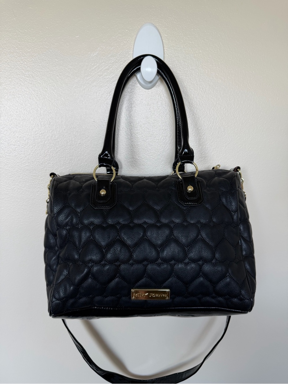 BETSEY JOHNSON Black Heart Embossed Vinyl Handbag Satchel Crossbody